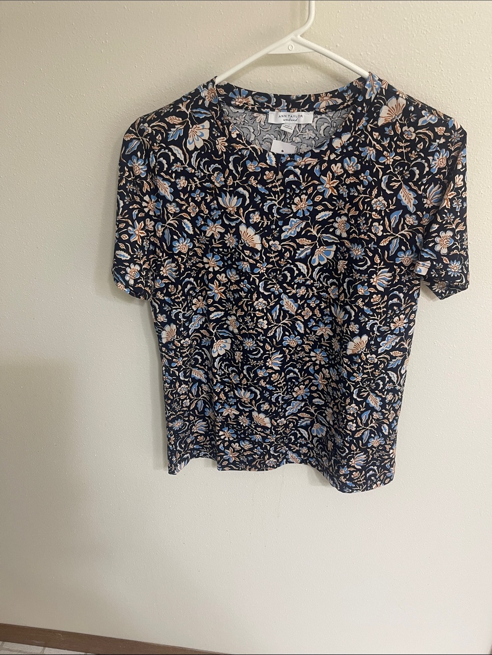 Ann Taylor Black Floral Short Sleeve Tee